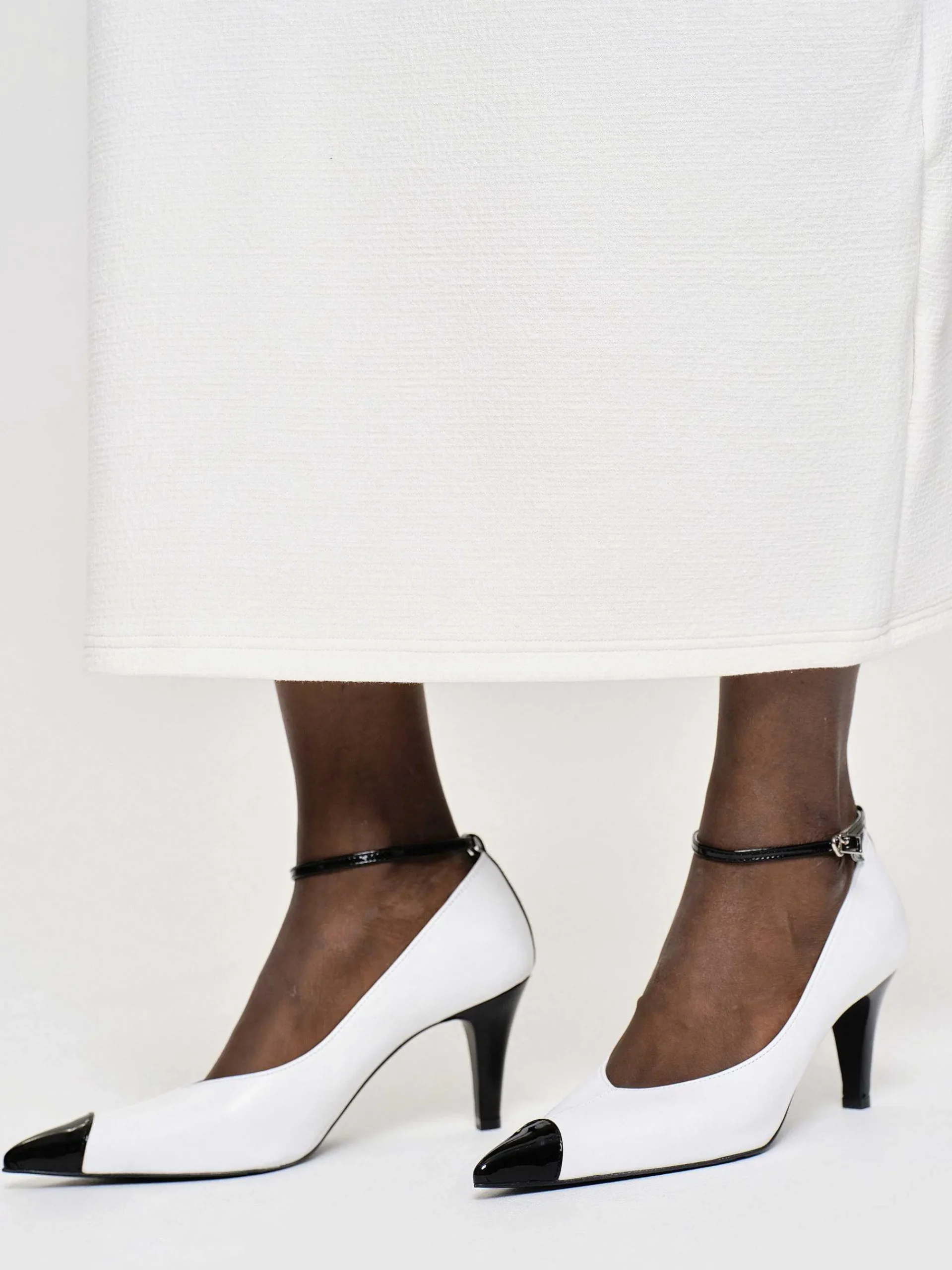 Source Unknown Chaussures Et Sacs-Escarpins Ester Bicolores A Bride Cheville, Blanc