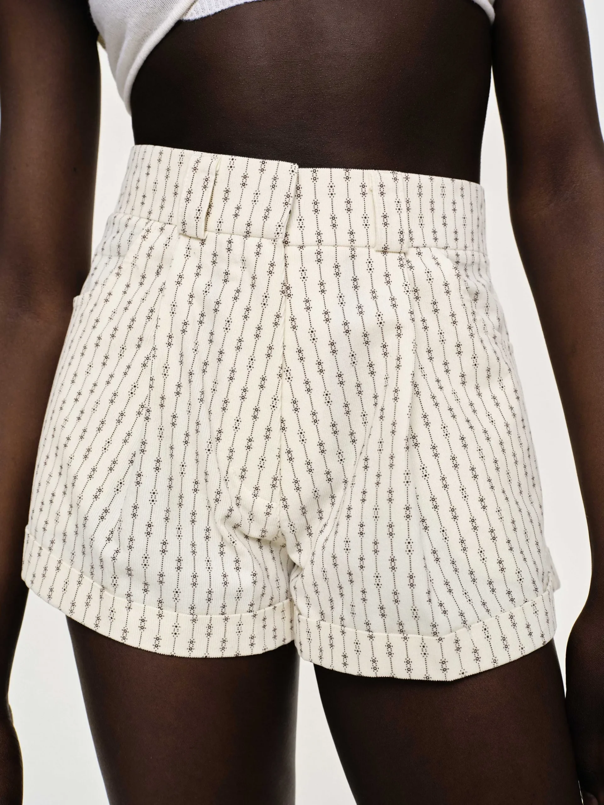 Source Unknown Vêtements-Micro Short Fleuri, Ivoire