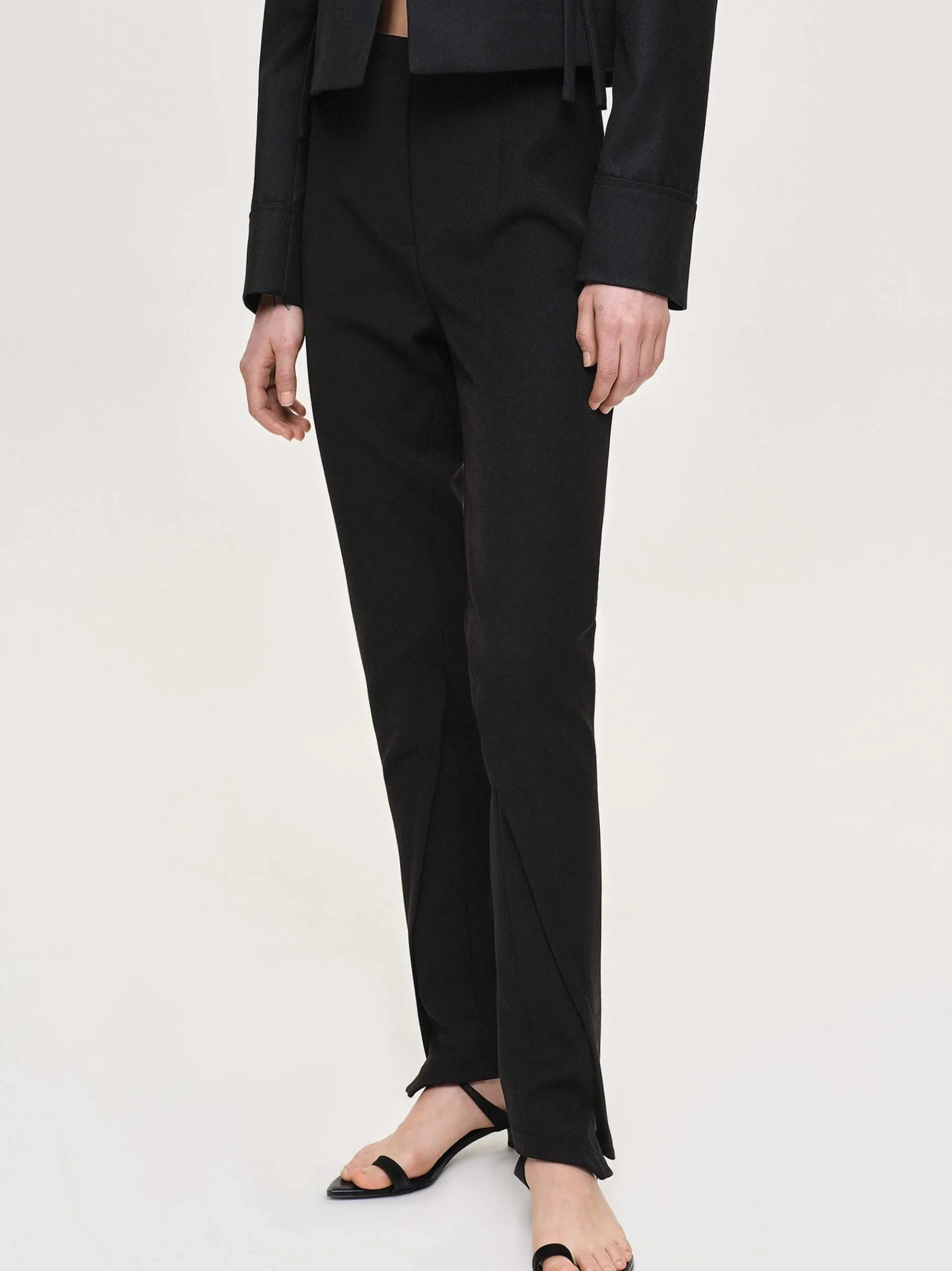 Source Unknown Bas-Pantalon Slim Coupe En Biais Tyia, Noir