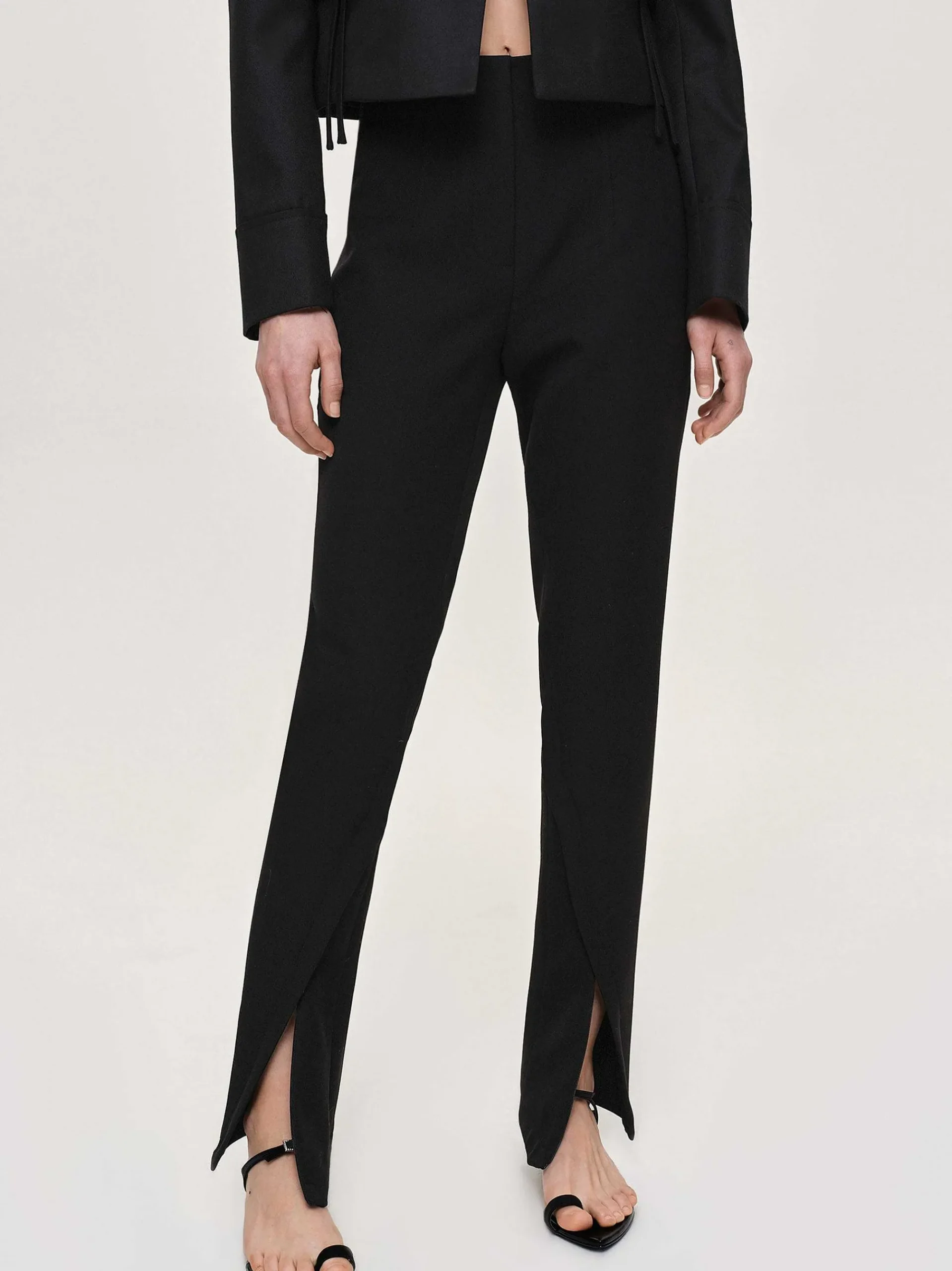 Source Unknown Bas-Pantalon Slim Coupe En Biais Tyia, Noir