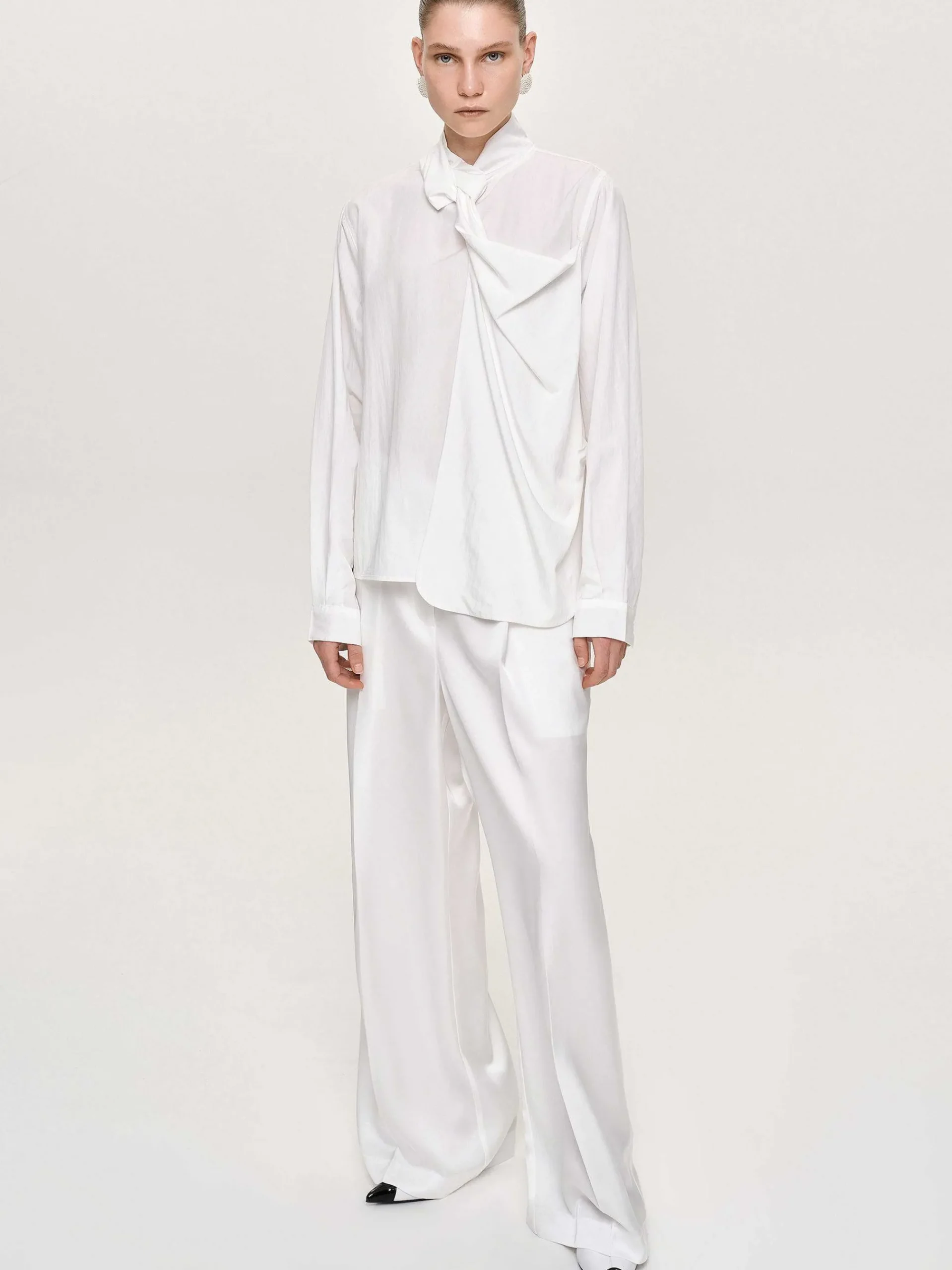 Source Unknown Bas-Pantalon Taiamo Fluide Satin, Blanc